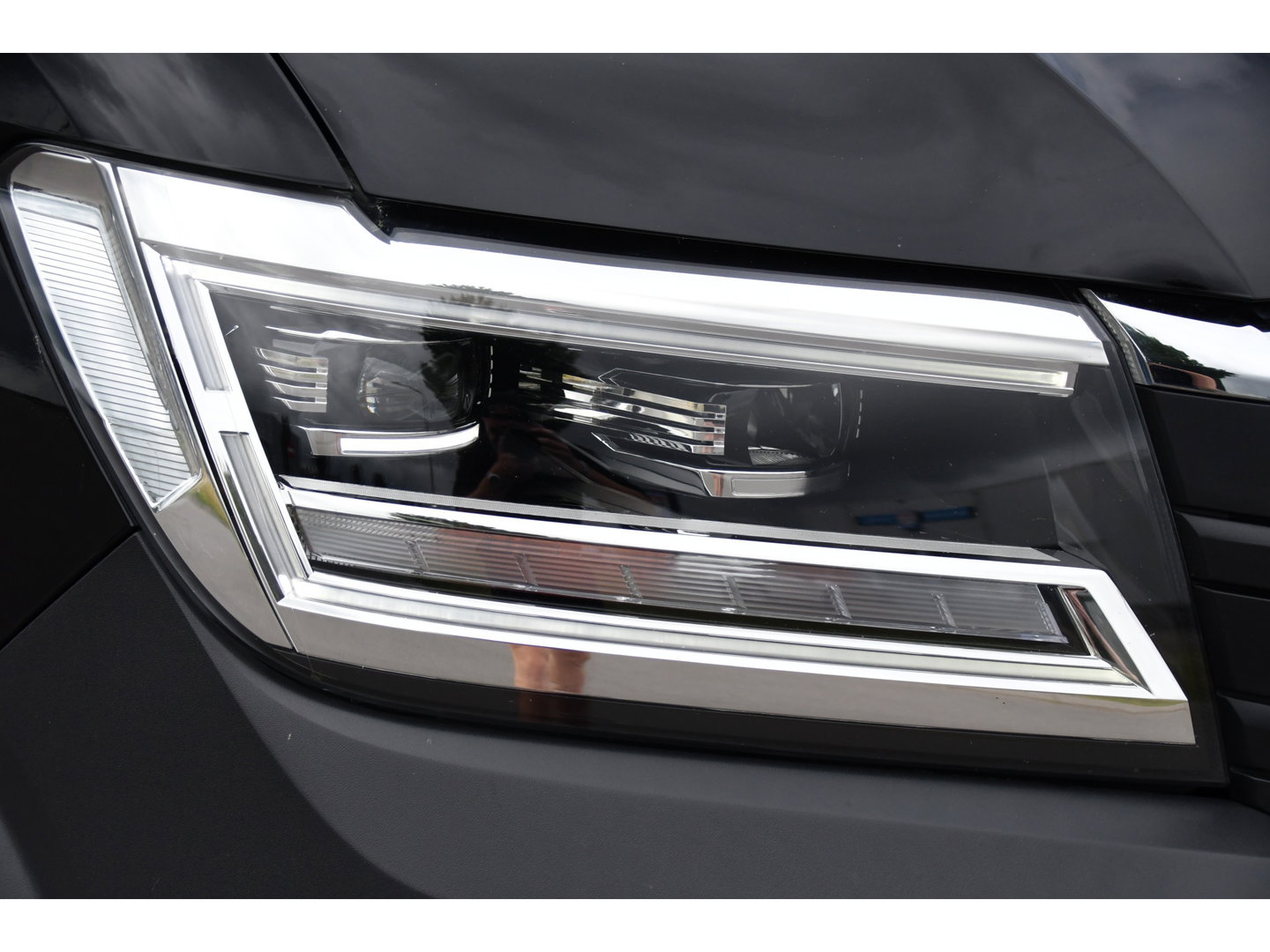 Volkswagen Crafter 35 2.0 TDI L3H3 Highline Black Edition Camera, Cruise, Carplay, LED, Clima, Automaat, Trekhaak, Sensoren, Uniek!