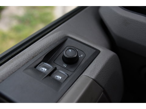 Volkswagen Crafter 35 2.0 TDI L3H3 Highline Black Edition Camera, Cruise, Carplay, LED, Clima, Automaat, Trekhaak, Sensoren, Uniek!