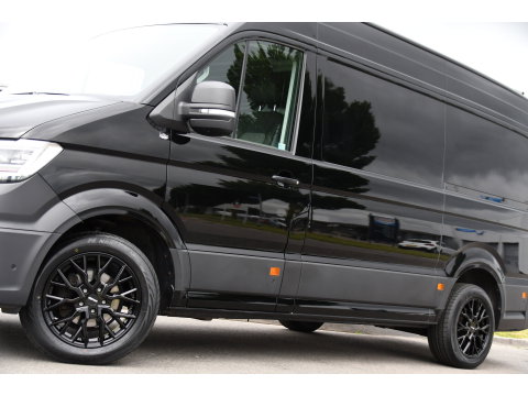 Volkswagen Crafter 35 2.0 TDI L3H3 Highline Black Edition Camera, Cruise, Carplay, LED, Clima, Automaat, Trekhaak, Sensoren, Uniek!