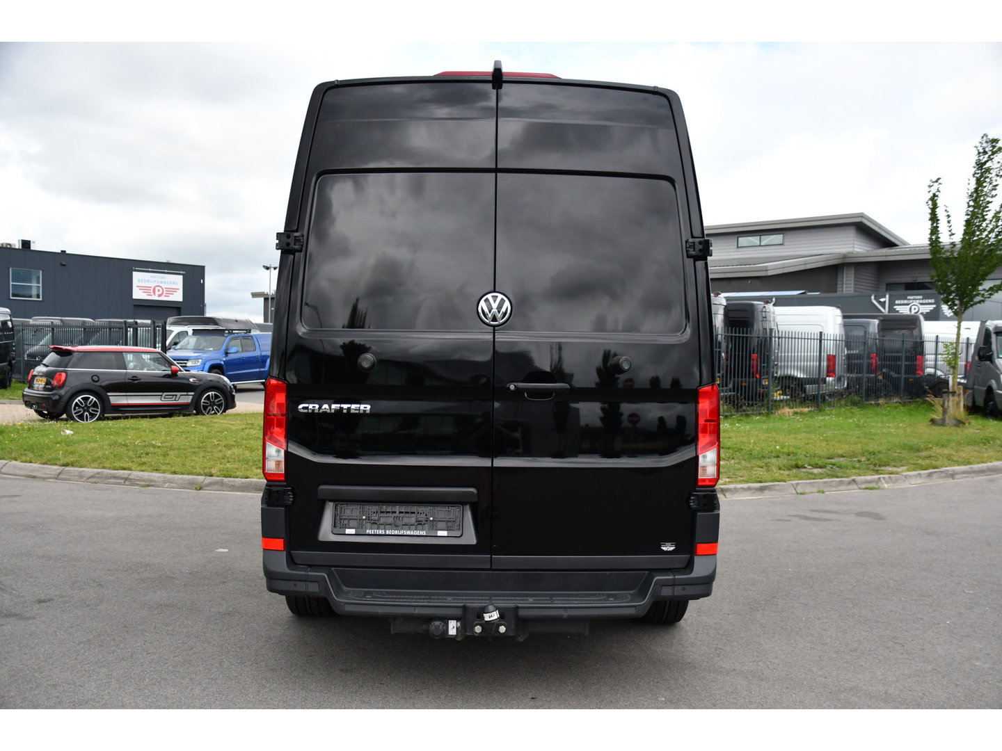Volkswagen Crafter 35 2.0 TDI L3H3 Highline Black Edition Camera, Cruise, Carplay, LED, Clima, Automaat, Trekhaak, Sensoren, Uniek!