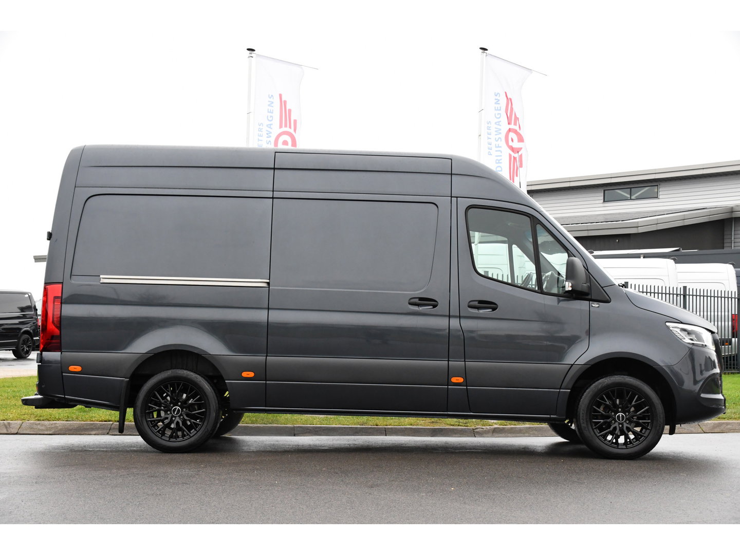 Mercedes-Benz Sprinter 315 1.9 CDI L2H2 RWD PB Edition Camera, Carplay, LED, 3500kg Trekhaak, Mbux, 150pk, Automaat, Clima, Stoelverwarming, Uniek!