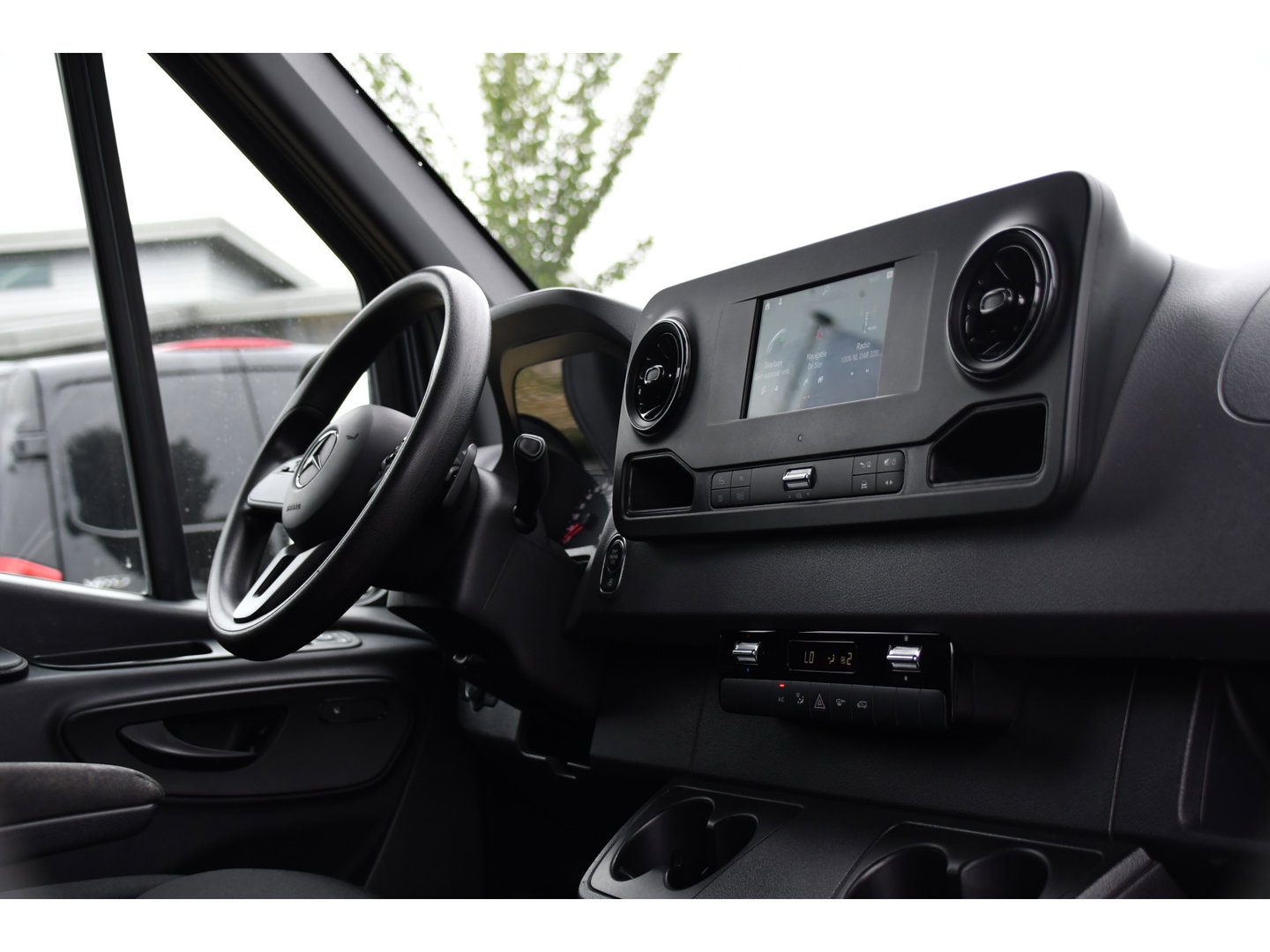 Mercedes-Benz Sprinter 315 1.9 CDI L2H2 RWD PB Edition Camera, Carplay, LED, 3500kg Trekhaak, Mbux, 150pk, Automaat, Clima, Stoelverwarming, Uniek!