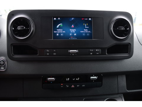 Mercedes-Benz Sprinter 315 1.9 CDI L2H2 RWD PB Edition Camera, Carplay, LED, 3500kg Trekhaak, Mbux, 150pk, Automaat, Clima, Stoelverwarming, Uniek!