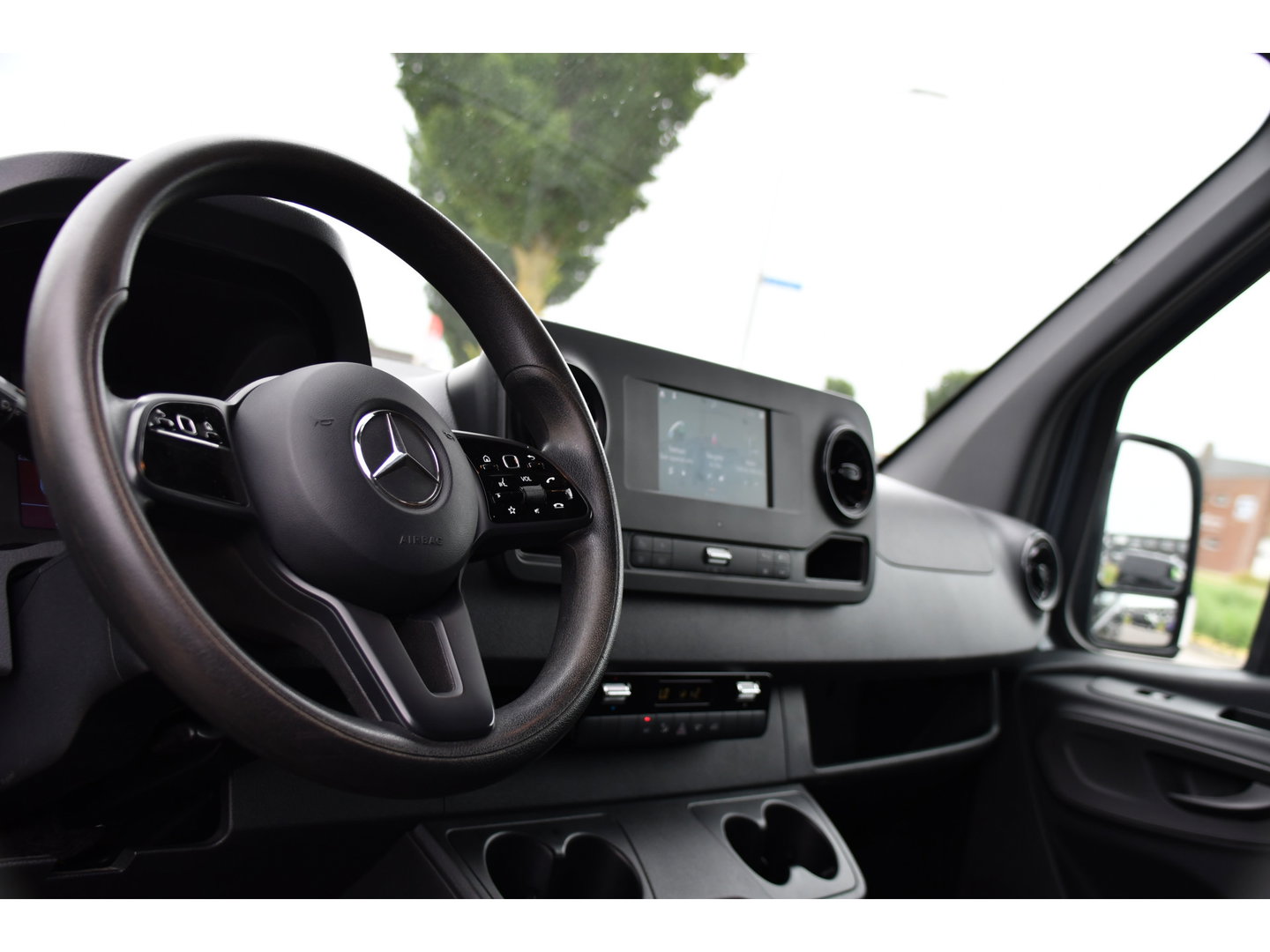 Mercedes-Benz Sprinter 315 1.9 CDI L2H2 RWD PB Edition Camera, Carplay, LED, 3500kg Trekhaak, Mbux, 150pk, Automaat, Clima, Stoelverwarming, Uniek!
