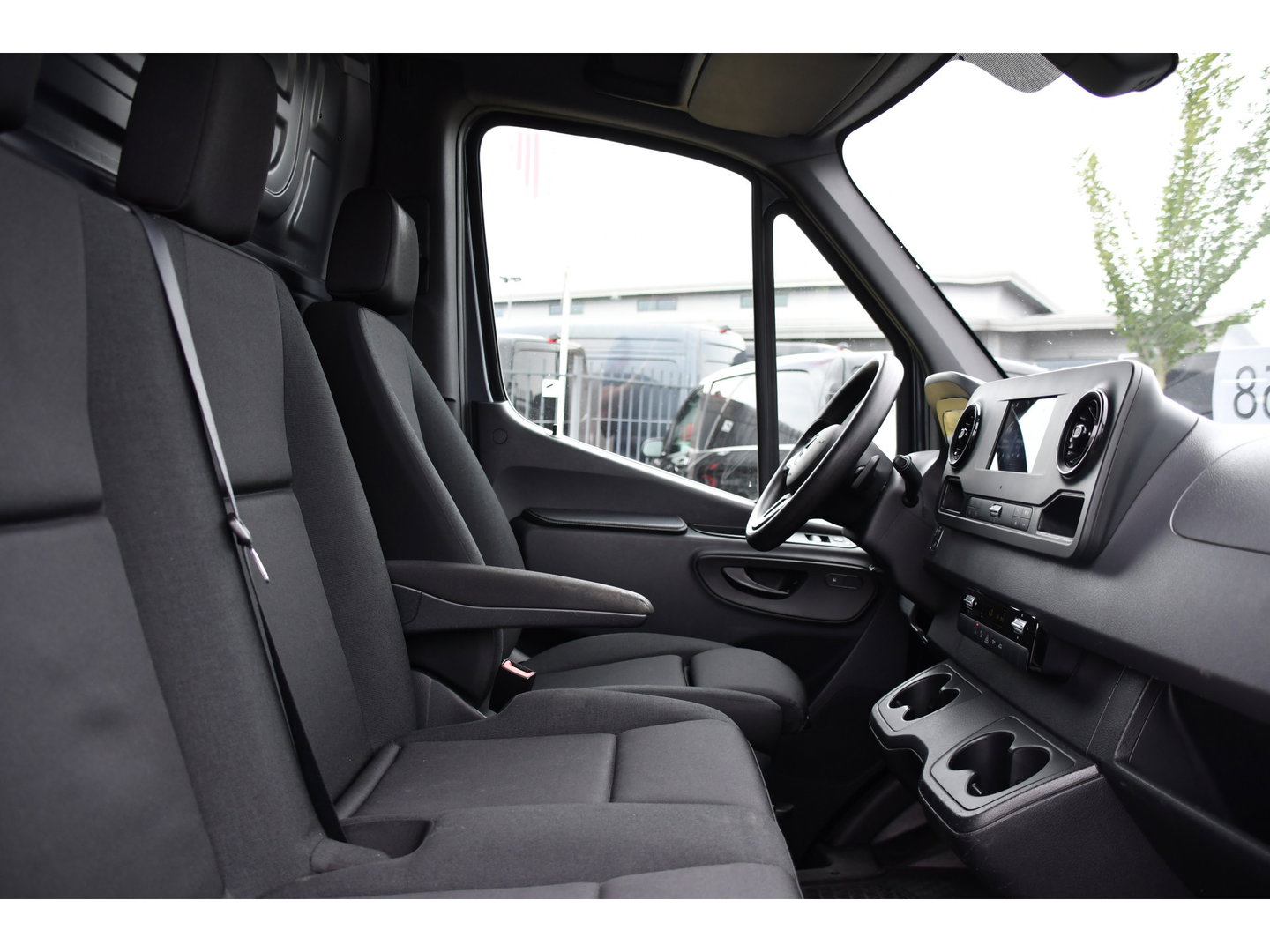 Mercedes-Benz Sprinter 315 1.9 CDI L2H2 RWD PB Edition Camera, Carplay, LED, 3500kg Trekhaak, Mbux, 150pk, Automaat, Clima, Stoelverwarming, Uniek!
