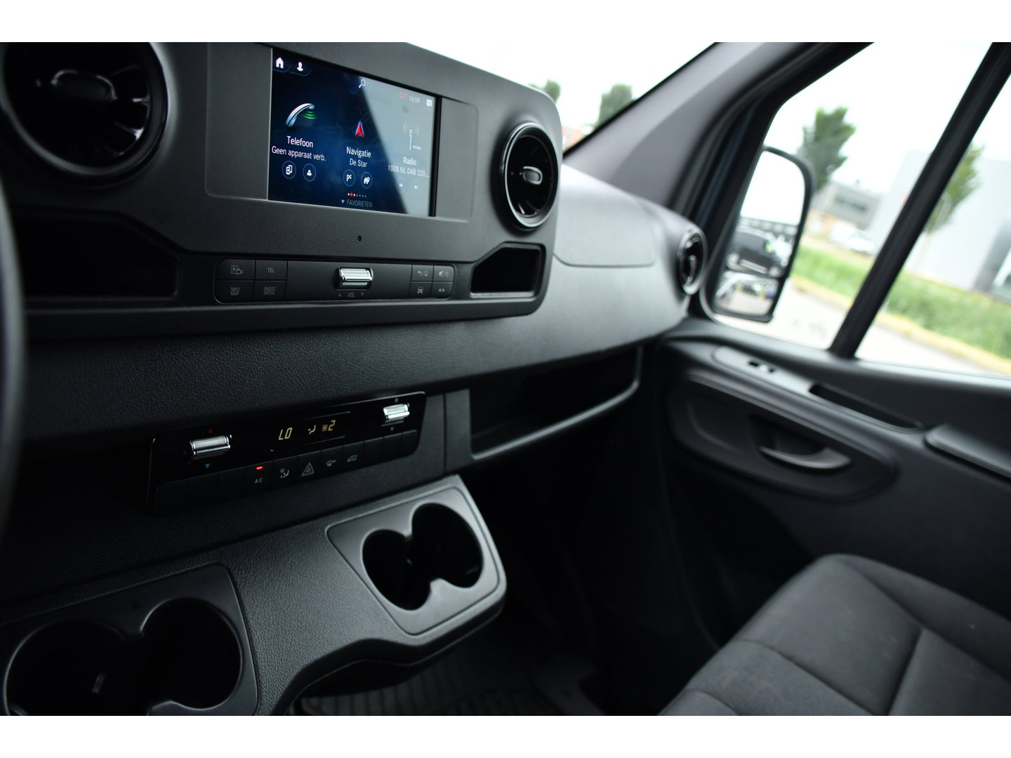 Mercedes-Benz Sprinter 315 1.9 CDI L2H2 RWD PB Edition Camera, Carplay, LED, 3500kg Trekhaak, Mbux, 150pk, Automaat, Clima, Stoelverwarming, Uniek!