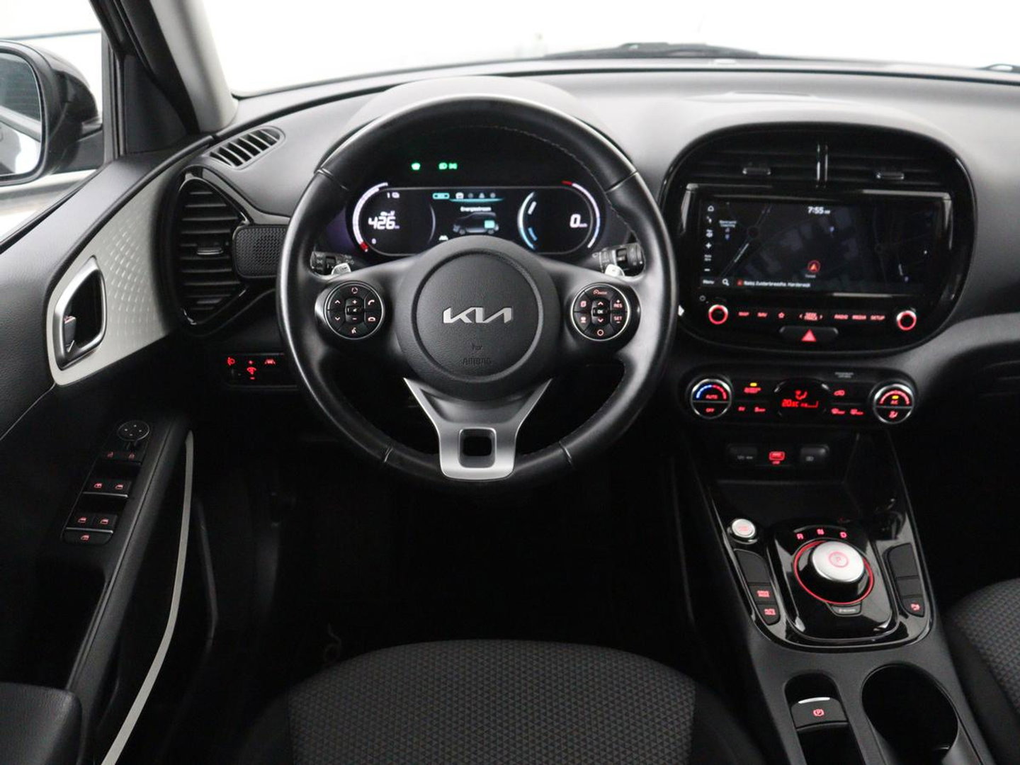 Kia e-Soul DynamicLine 64 kWh | SOH 97,5% | Cruise control | Carplay | Park assist | Camera | Climate control | Virtueel dashboard | plug-in