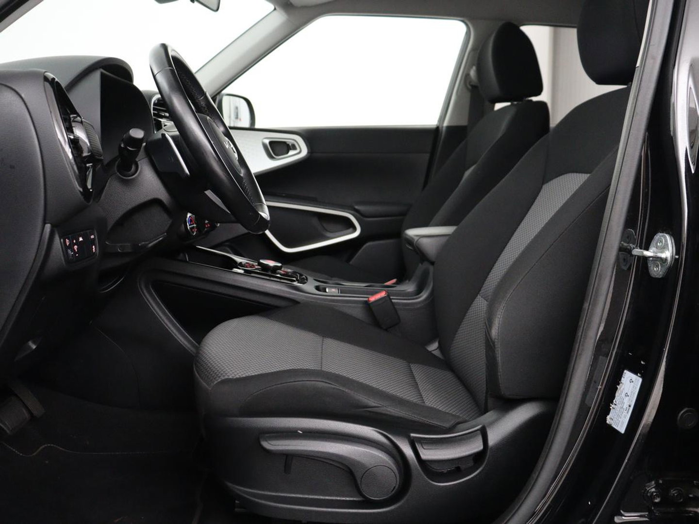 Kia e-Soul DynamicLine 64 kWh | SOH 97,5% | Cruise control | Carplay | Park assist | Camera | Climate control | Virtueel dashboard | plug-in