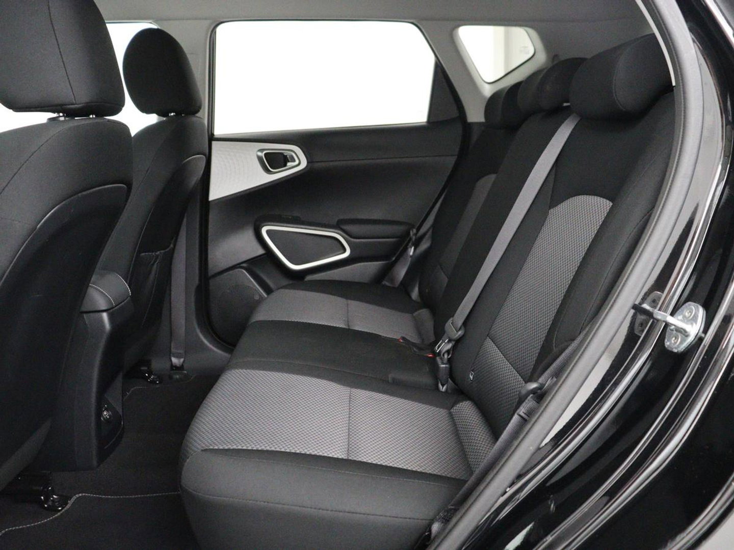 Kia e-Soul DynamicLine 64 kWh | SOH 97,5% | Cruise control | Carplay | Park assist | Camera | Climate control | Virtueel dashboard | plug-in