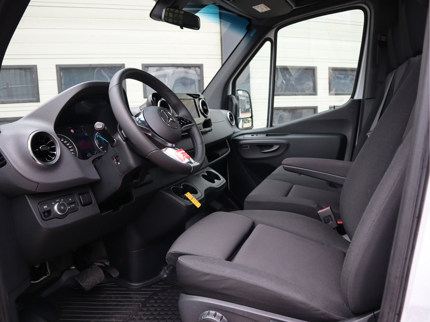 Mercedes-Benz eSprinter 320 81kWh L3 Open Laadbak 430 cm - Select - MBUX - Camera