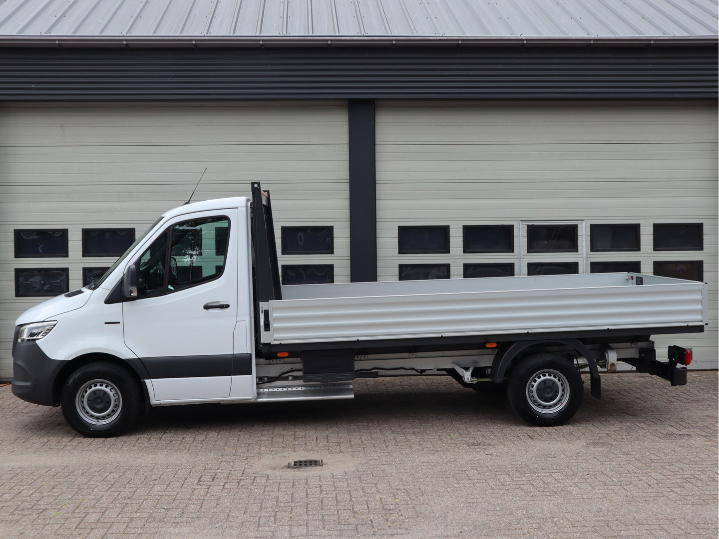 Mercedes-Benz eSprinter 320 81kWh L3 Open Laadbak 430 cm - Select - MBUX - Camera