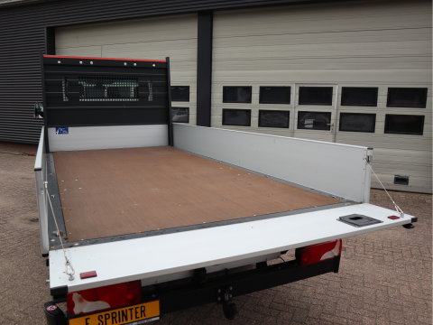 Mercedes-Benz eSprinter 320 81kWh L3 Open Laadbak 430 cm - Select - MBUX - Camera