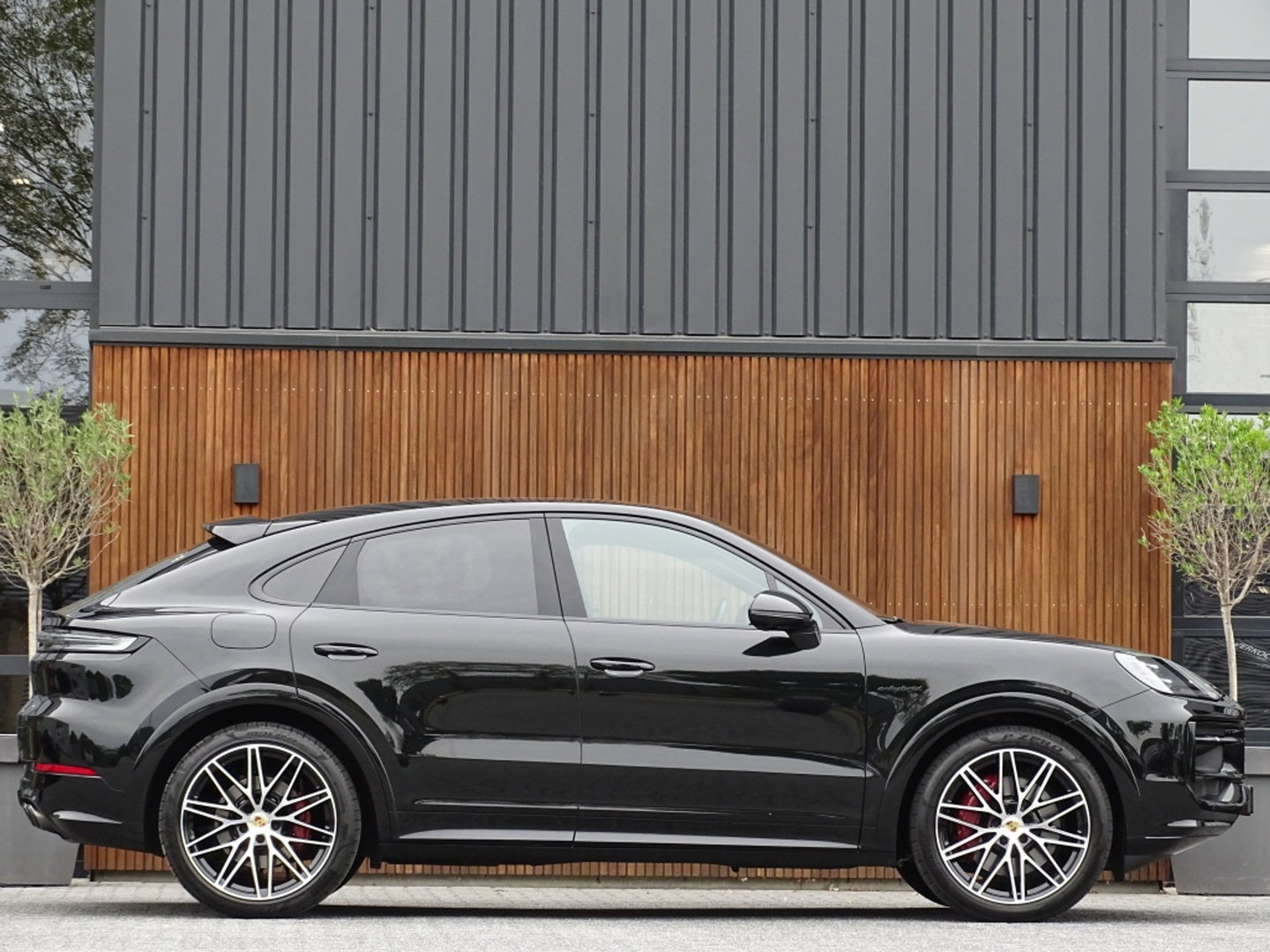 Porsche Cayenne Coupé 3.0 E-Hybrid 470PK / Sport Design / Bose / 2024 *NAP*