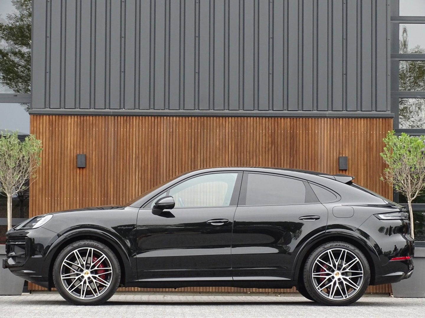 Porsche Cayenne Coupé 3.0 E-Hybrid 470PK / Sport Design / Bose / 2024 *NAP*