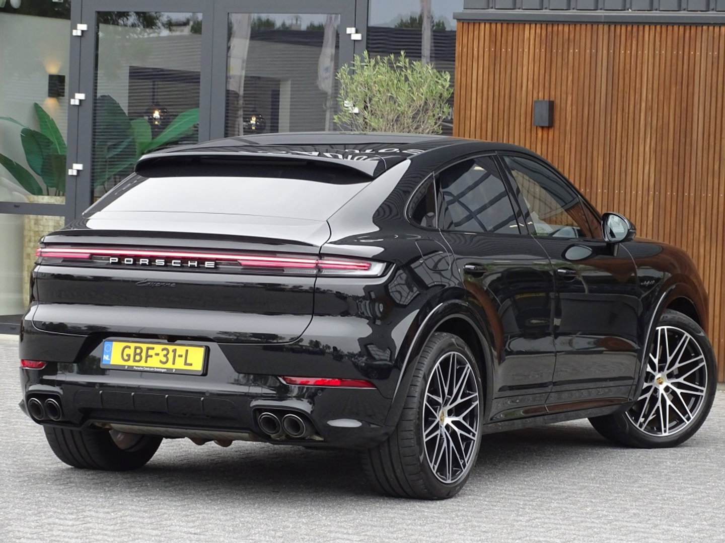 Porsche Cayenne Coupé 3.0 E-Hybrid 470PK / Sport Design / Bose / 2024 *NAP*