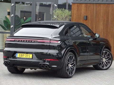 Porsche Cayenne Coupé 3.0 E-Hybrid 470PK / Sport Design / Bose / 2024 *NAP*