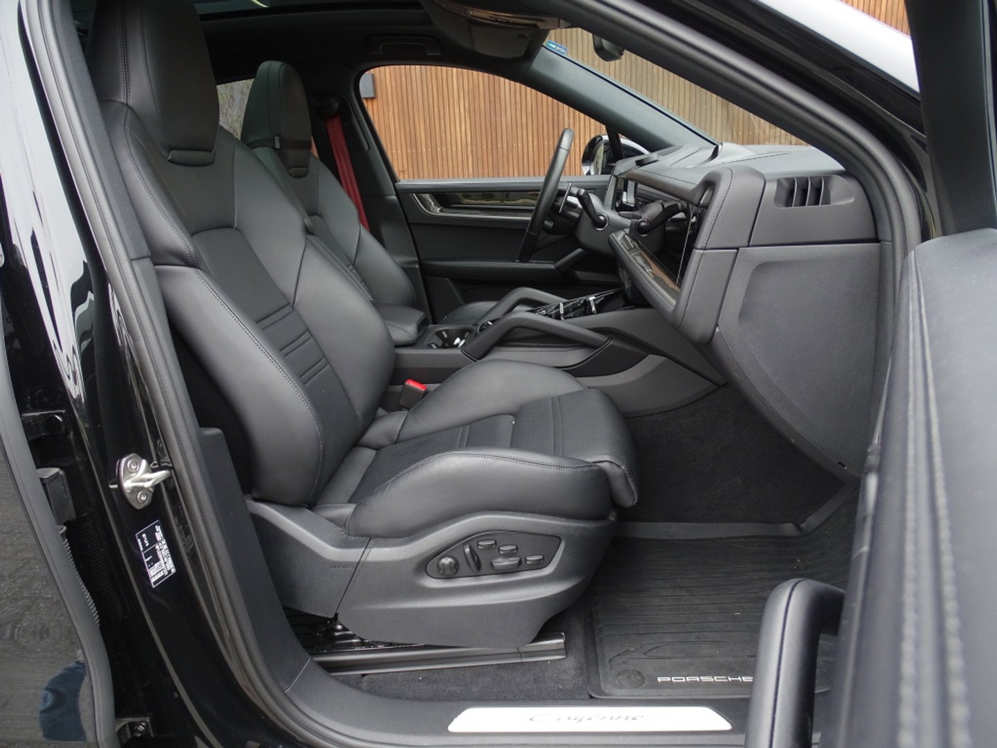 Porsche Cayenne Coupé 3.0 E-Hybrid 470PK / Sport Design / Bose / 2024 *NAP*