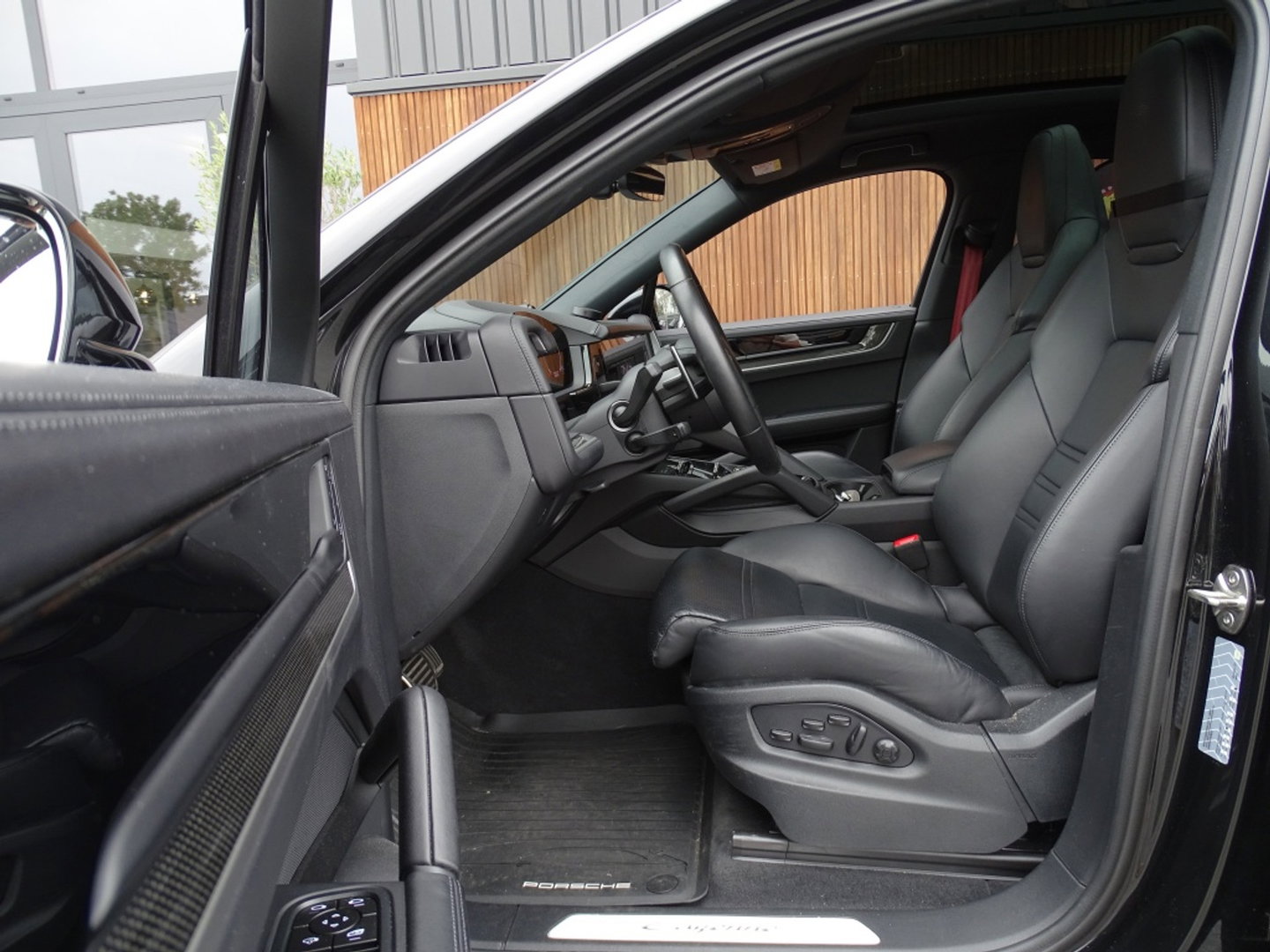 Porsche Cayenne Coupé 3.0 E-Hybrid 470PK / Sport Design / Bose / 2024 *NAP*