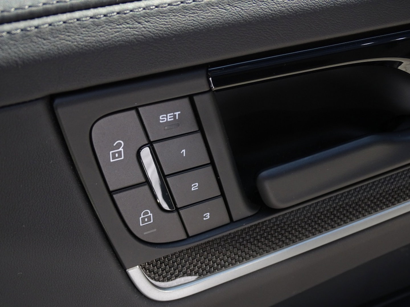 Porsche Cayenne Coupé 3.0 E-Hybrid 470PK / Sport Design / Bose / 2024 *NAP*