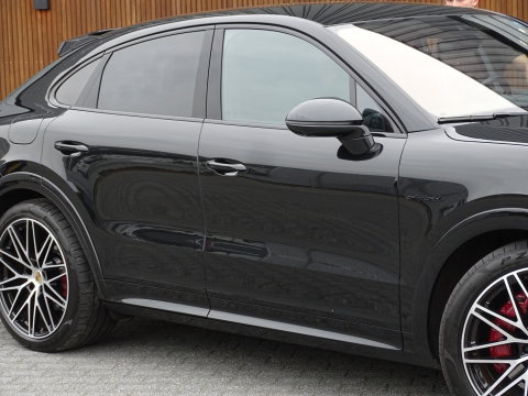 Porsche Cayenne Coupé 3.0 E-Hybrid 470PK / Sport Design / Bose / 2024 *NAP*