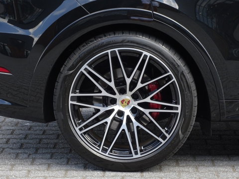 Porsche Cayenne Coupé 3.0 E-Hybrid 470PK / Sport Design / Bose / 2024 *NAP*