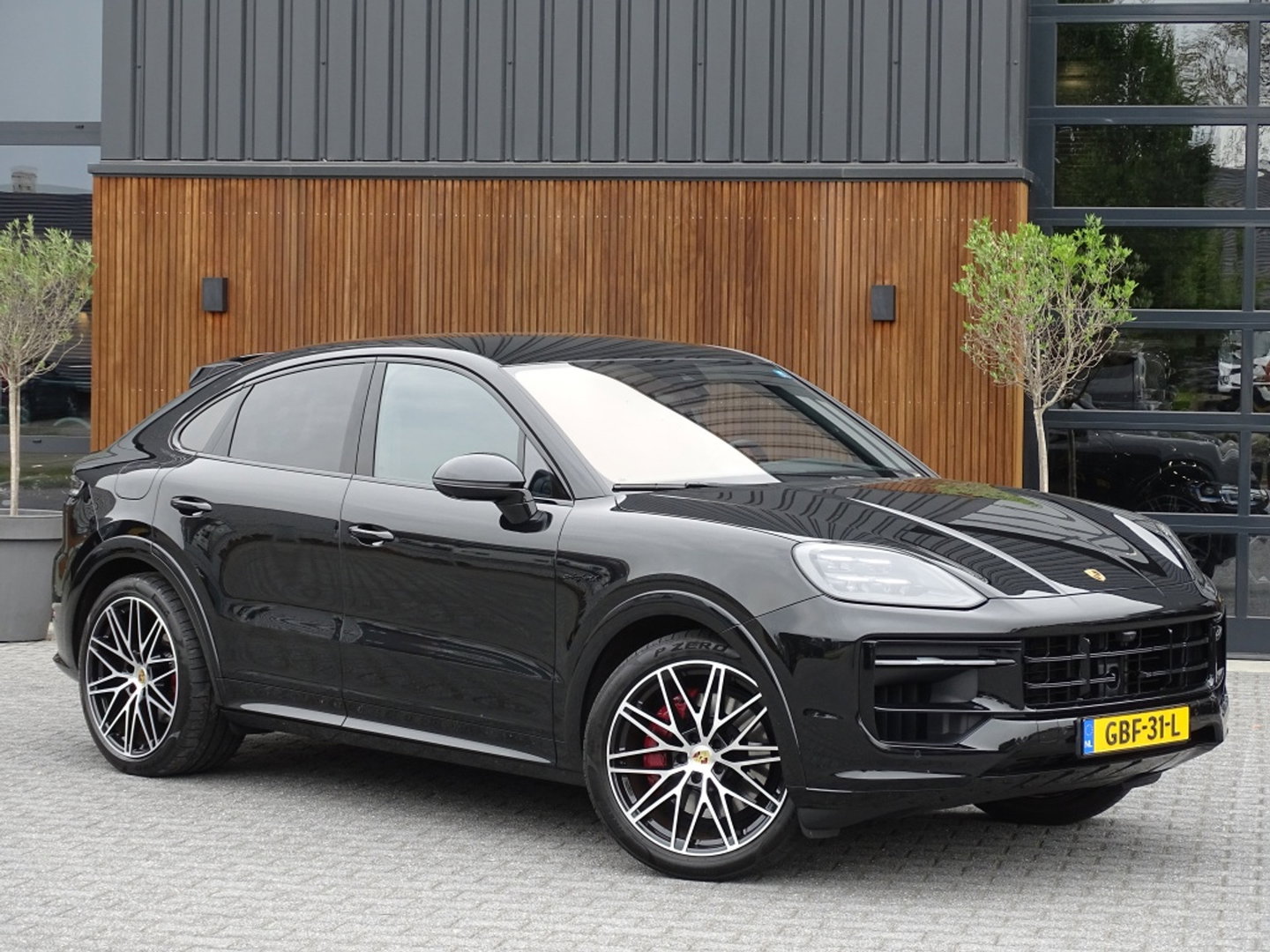 Porsche Cayenne Coupé 3.0 E-Hybrid 470PK / Sport Design / Bose / 2024 *NAP*