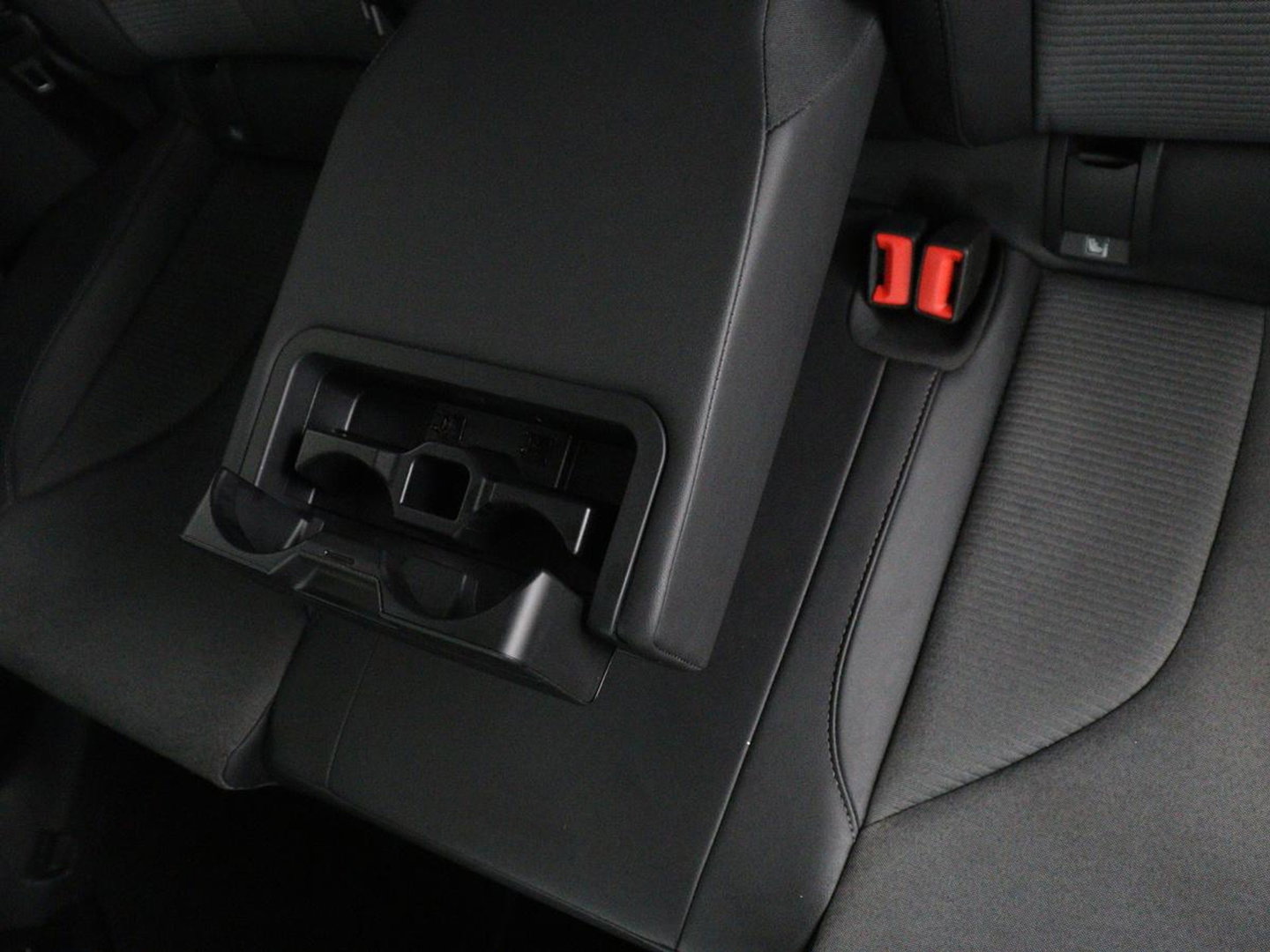 Škoda Enyaq iV 60 | SOH 92,4% | Panoramadak | Stoel/stuur verwarming | Half leder | Adaptive cruise | Carplay | Virtueel dashboard | Sfeerverlichting | Climate control | Camera | Park assist |