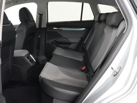 Škoda Enyaq iV 60 | SOH 92,4% | Panoramadak | Stoel/stuur verwarming | Half leder | Adaptive cruise | Carplay | Virtueel dashboard | Sfeerverlichting | Climate control | Camera | Park assist |