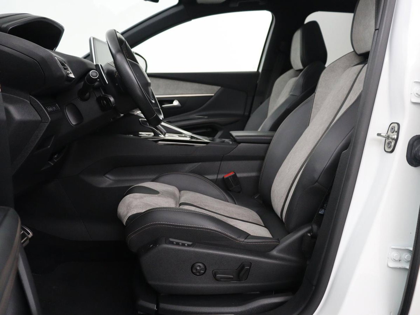 Peugeot 3008 1.6 HYbrid4 300 Première Pack | SOH 93,8% | Panoramadak | Leder/alacantara | Memory | Stoelverwarming | Carplay | 360 camera | Trekhaak | PHEV