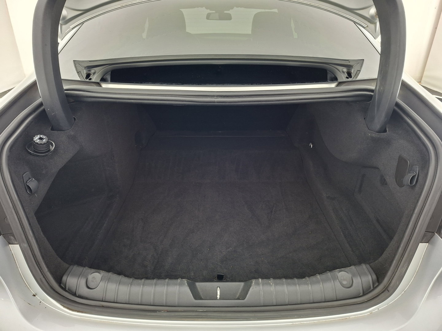 Jaguar XF 2.0d Portfolio R-Sport Aut. *LEATHER | XENON | MERIDIAN-SOUND | DIGI-COCKPIT | HEATED-SPORTSEATS | CAMERA | PRIVACY-GLASS | SHIFTPADDLES | NAVI-FULLMAP | ECC | PDC | CRUISE | 18''ALU*