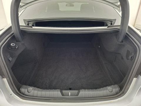 Jaguar XF 2.0d Portfolio R-Sport Aut. *LEATHER | XENON | MERIDIAN-SOUND | DIGI-COCKPIT | HEATED-SPORTSEATS | CAMERA | PRIVACY-GLASS | SHIFTPADDLES | NAVI-FULLMAP | ECC | PDC | CRUISE | 18''ALU*