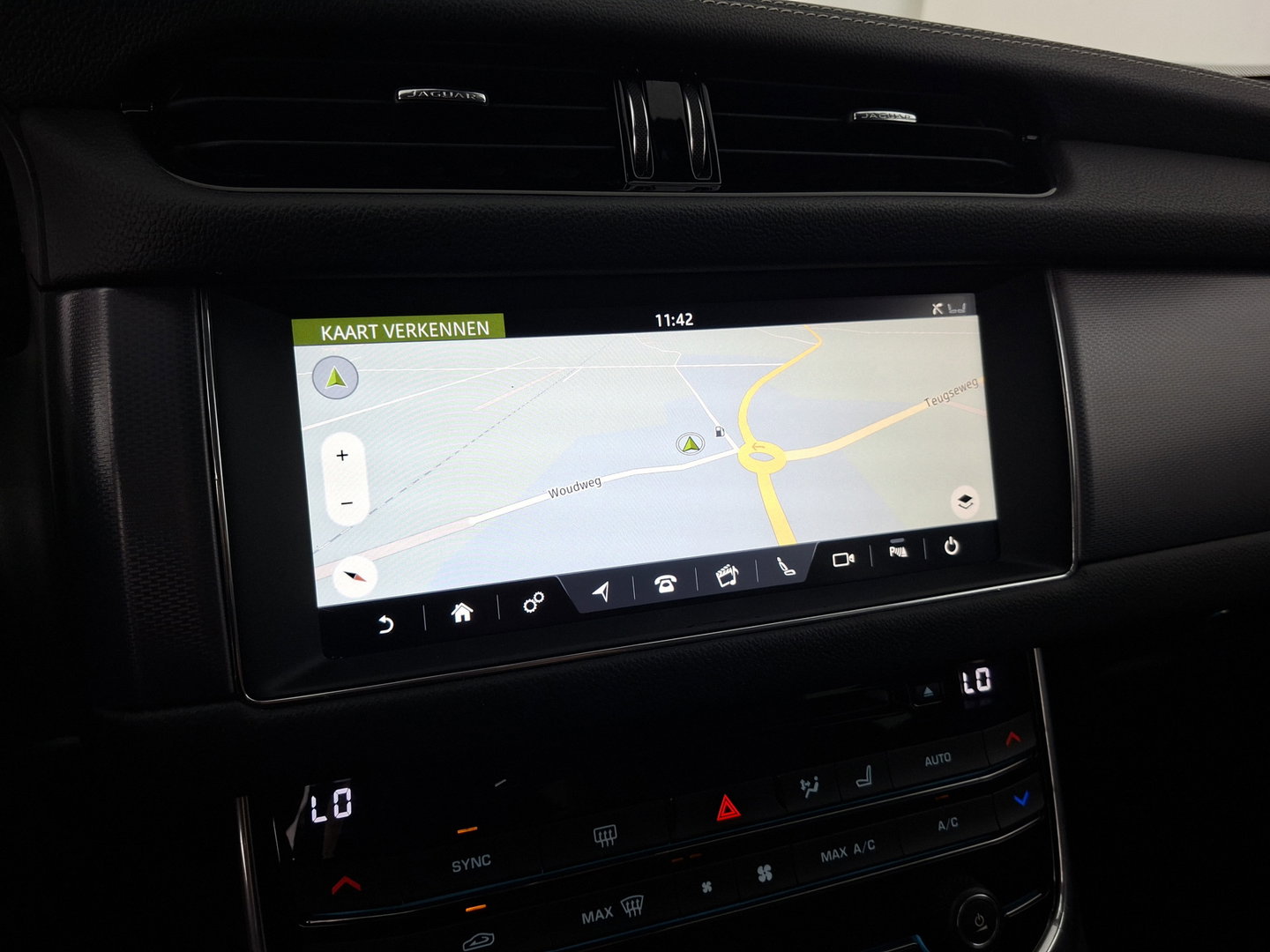 Jaguar XF 2.0d Portfolio R-Sport Aut. *LEATHER | XENON | MERIDIAN-SOUND | DIGI-COCKPIT | HEATED-SPORTSEATS | CAMERA | PRIVACY-GLASS | SHIFTPADDLES | NAVI-FULLMAP | ECC | PDC | CRUISE | 18''ALU*