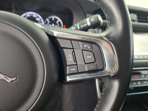 Jaguar XF 2.0d Portfolio R-Sport Aut. *LEATHER | XENON | MERIDIAN-SOUND | DIGI-COCKPIT | HEATED-SPORTSEATS | CAMERA | PRIVACY-GLASS | SHIFTPADDLES | NAVI-FULLMAP | ECC | PDC | CRUISE | 18''ALU*