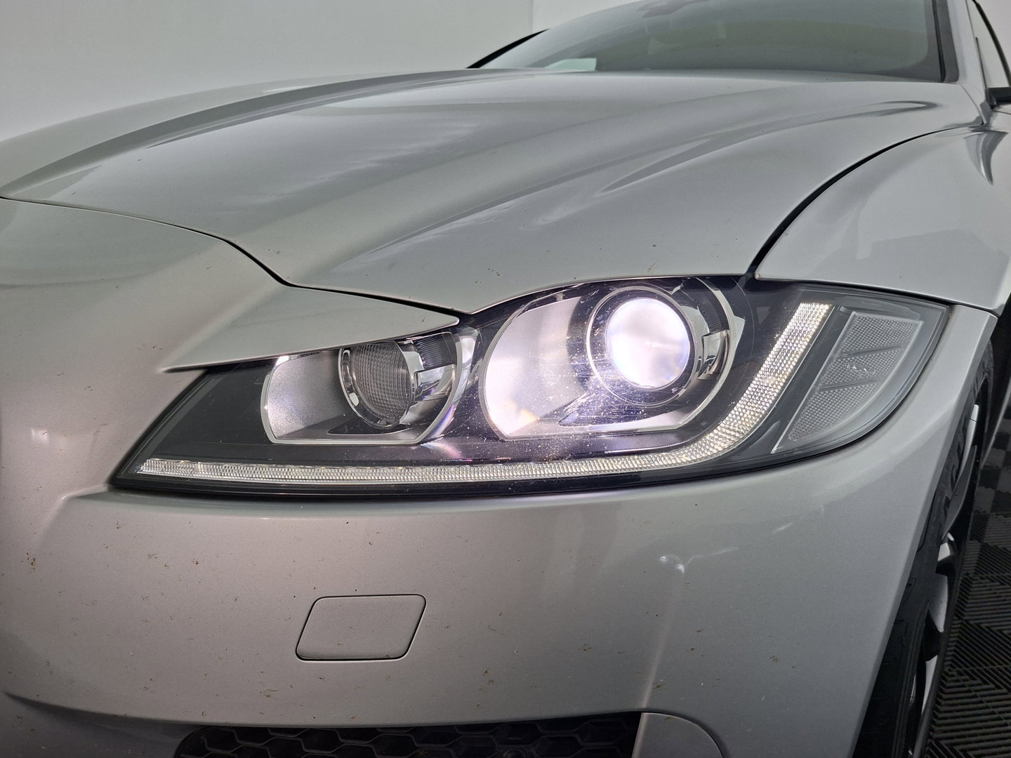 Jaguar XF 2.0d Portfolio R-Sport Aut. *LEATHER | XENON | MERIDIAN-SOUND | DIGI-COCKPIT | HEATED-SPORTSEATS | CAMERA | PRIVACY-GLASS | SHIFTPADDLES | NAVI-FULLMAP | ECC | PDC | CRUISE | 18''ALU*