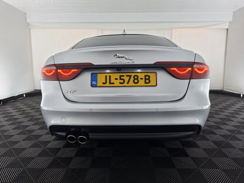Jaguar XF 2.0d Portfolio R-Sport Aut. *LEATHER | XENON | MERIDIAN-SOUND | DIGI-COCKPIT | HEATED-SPORTSEATS | CAMERA | PRIVACY-GLASS | SHIFTPADDLES | NAVI-FULLMAP | ECC | PDC | CRUISE | 18''ALU*