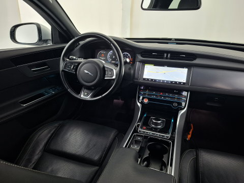 Jaguar XF 2.0d Portfolio R-Sport Aut. *LEATHER | XENON | MERIDIAN-SOUND | DIGI-COCKPIT | HEATED-SPORTSEATS | CAMERA | PRIVACY-GLASS | SHIFTPADDLES | NAVI-FULLMAP | ECC | PDC | CRUISE | 18''ALU*