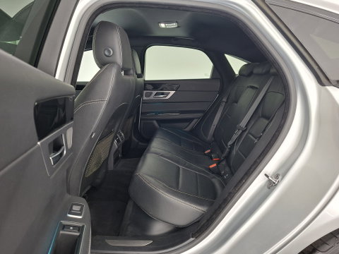 Jaguar XF 2.0d Portfolio R-Sport Aut. *LEATHER | XENON | MERIDIAN-SOUND | DIGI-COCKPIT | HEATED-SPORTSEATS | CAMERA | PRIVACY-GLASS | SHIFTPADDLES | NAVI-FULLMAP | ECC | PDC | CRUISE | 18''ALU*
