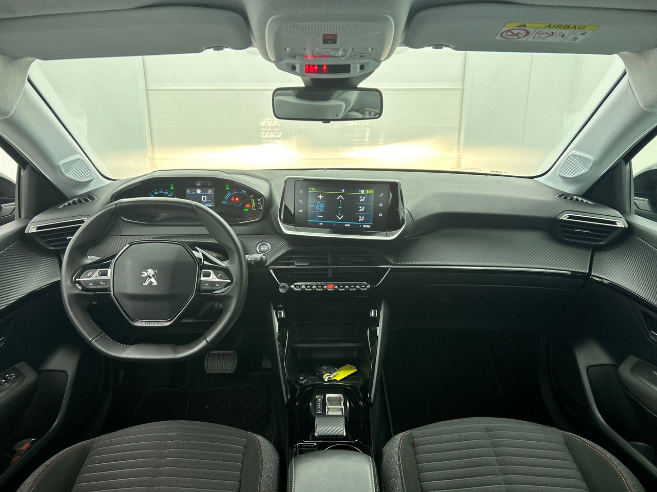 Peugeot e-208