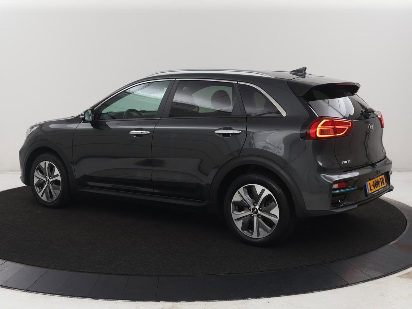 Kia e-Niro DynamicPlusLine 64 kWh | SOH 94,3% | Panoramadak | Memory | Leder | Stuur/stoel verwarming | Stoelventilatie | Dodehoek detectie | Cruise control | Carplay | Camera | Park assist | PHEV