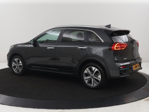 Kia e-Niro DynamicPlusLine 64 kWh | SOH 94,3% | Panoramadak | Memory | Leder | Stuur/stoel verwarming | Stoelventilatie | Dodehoek detectie | Cruise control | Carplay | Camera | Park assist | PHEV