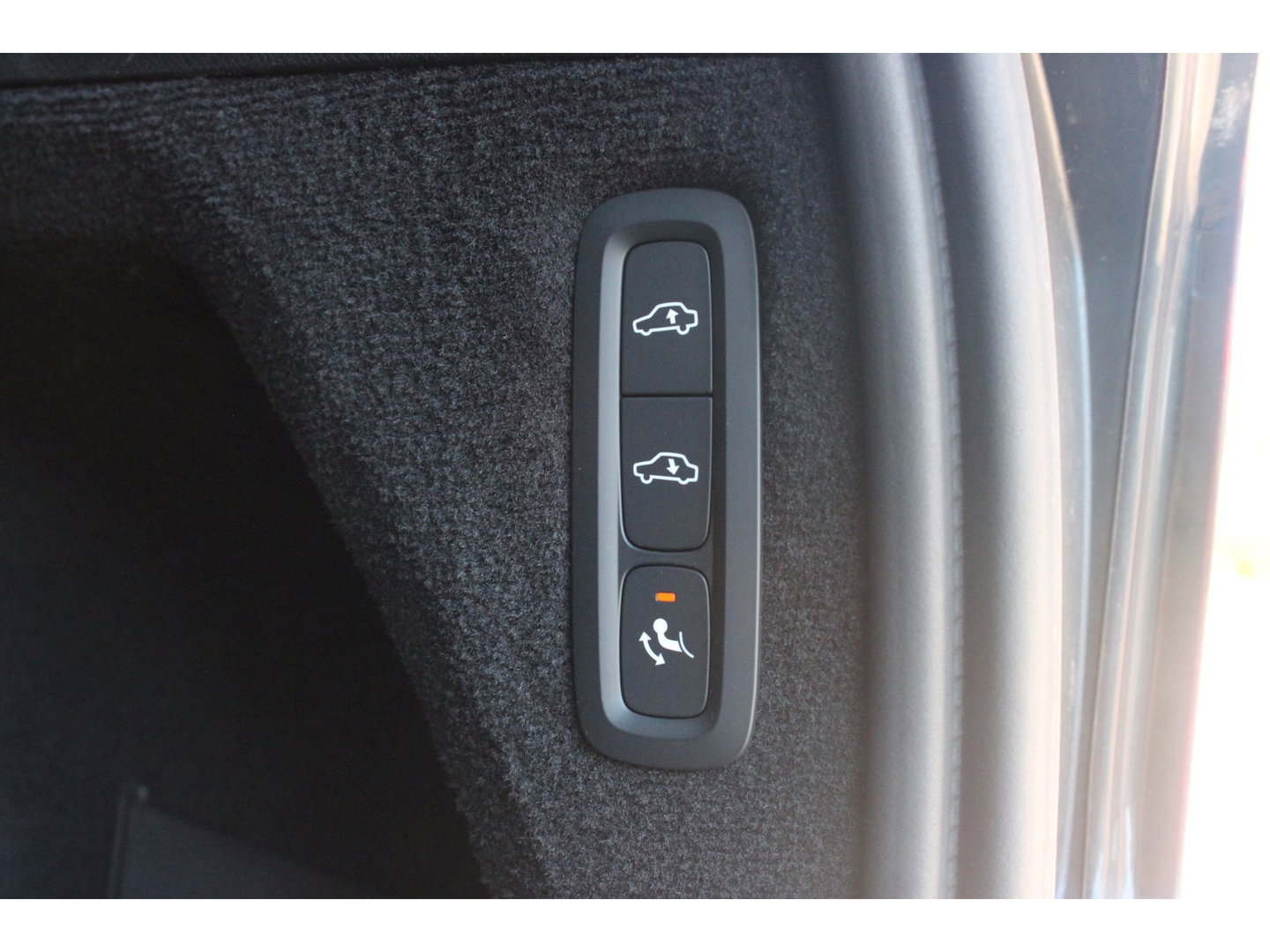 Volvo XC90 T8 Plug-in hybrid AWD Ultra Dark HEICO | Vossen Velgen | Bowers & Wilkins | Luchtvering | Panoramadak |