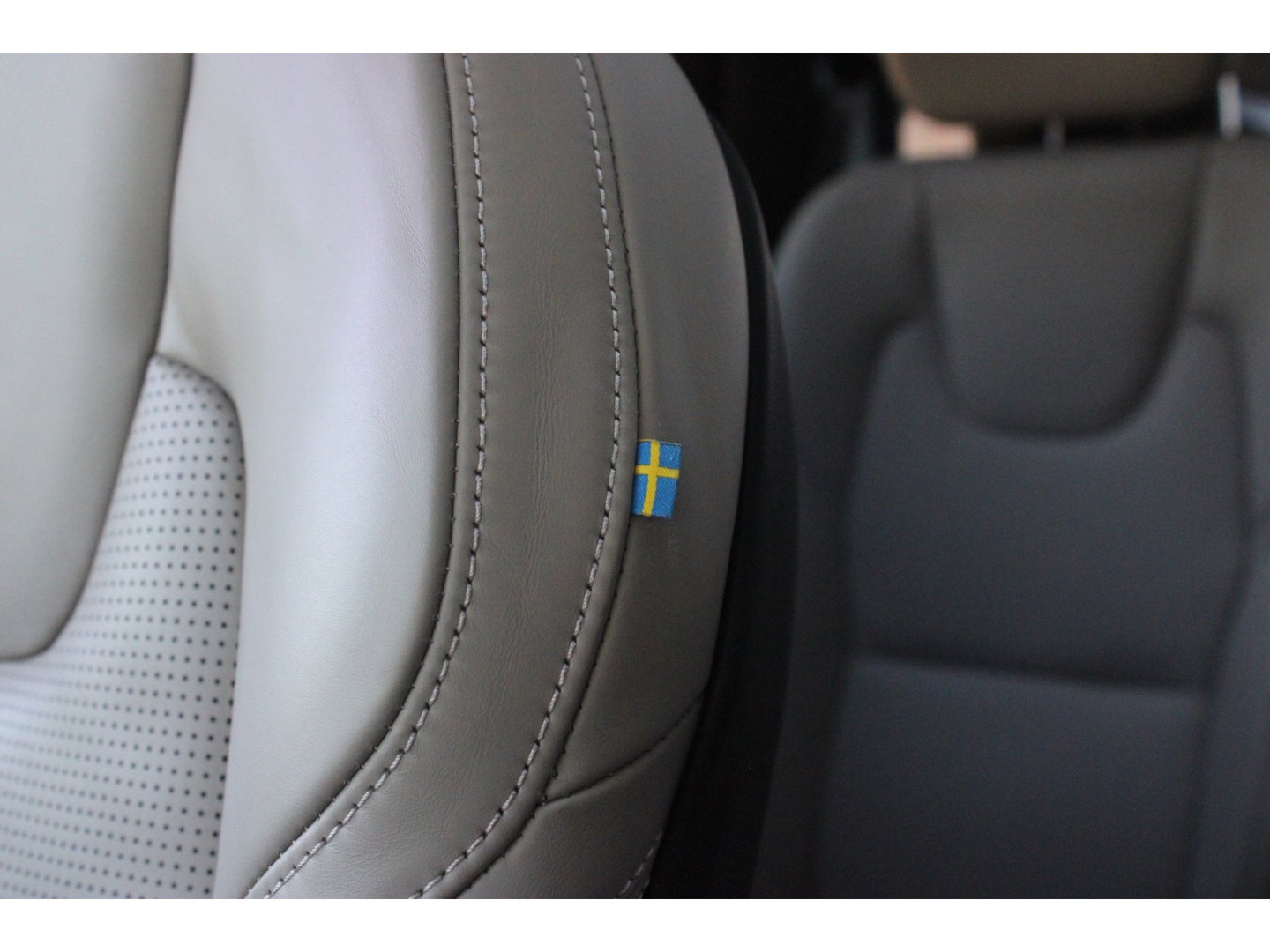 Volvo XC90 T8 Plug-in hybrid AWD Ultra Dark HEICO | Vossen Velgen | Bowers & Wilkins | Luchtvering | Panoramadak |
