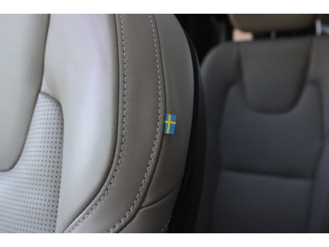 Volvo XC90 T8 Plug-in hybrid AWD Ultra Dark HEICO | Vossen Velgen | Bowers & Wilkins | Luchtvering | Panoramadak |