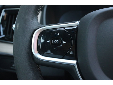 Volvo XC90 T8 Plug-in hybrid AWD Ultra Dark HEICO | Vossen Velgen | Bowers & Wilkins | Luchtvering | Panoramadak |