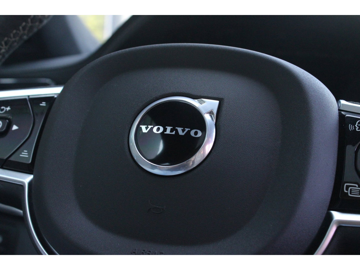 Volvo XC90 T8 Plug-in hybrid AWD Ultra Dark HEICO | Vossen Velgen | Bowers & Wilkins | Luchtvering | Panoramadak |