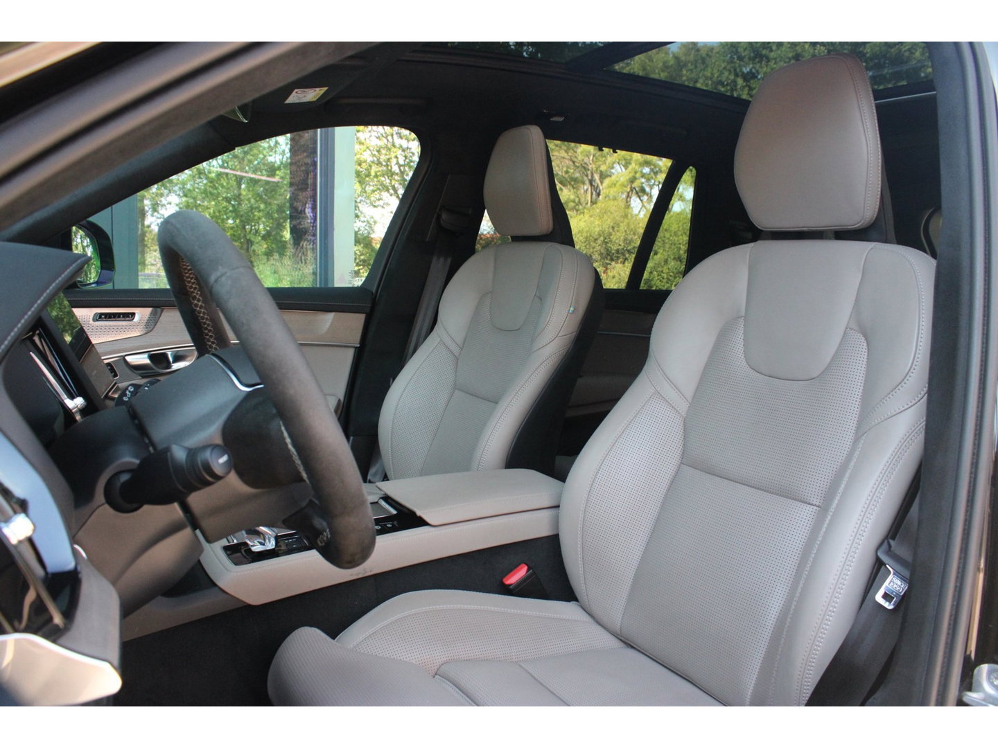 Volvo XC90 T8 Plug-in hybrid AWD Ultra Dark HEICO | Vossen Velgen | Bowers & Wilkins | Luchtvering | Panoramadak |