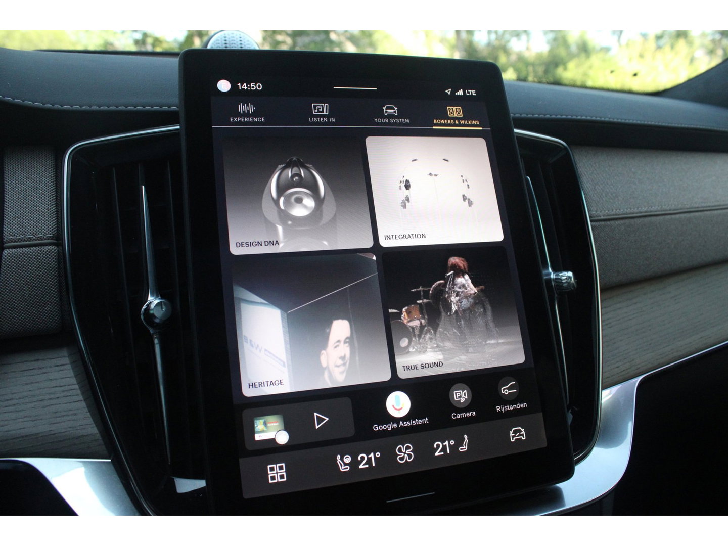 Volvo XC90 T8 Plug-in hybrid AWD Ultra Dark HEICO | Vossen Velgen | Bowers & Wilkins | Luchtvering | Panoramadak |