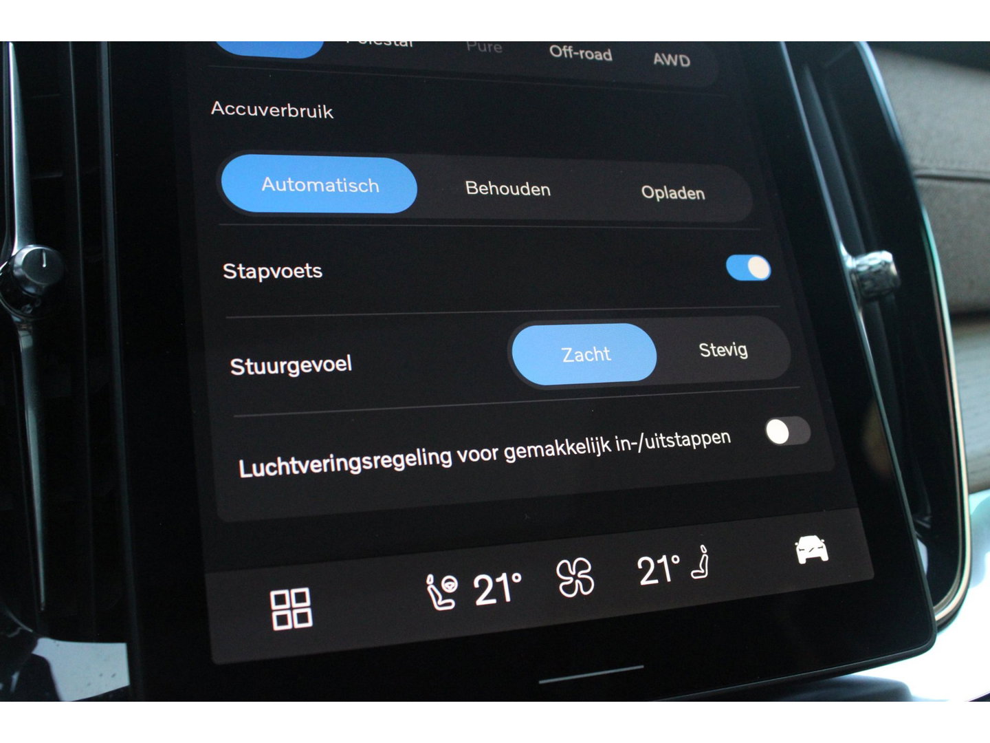 Volvo XC90 T8 Plug-in hybrid AWD Ultra Dark HEICO | Vossen Velgen | Bowers & Wilkins | Luchtvering | Panoramadak |
