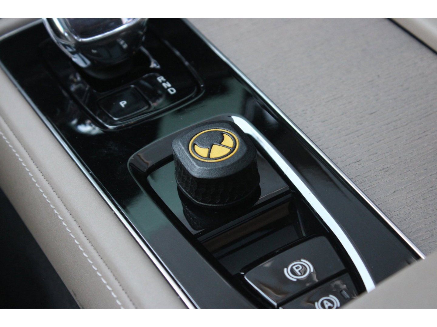 Volvo XC90 T8 Plug-in hybrid AWD Ultra Dark HEICO | Vossen Velgen | Bowers & Wilkins | Luchtvering | Panoramadak |