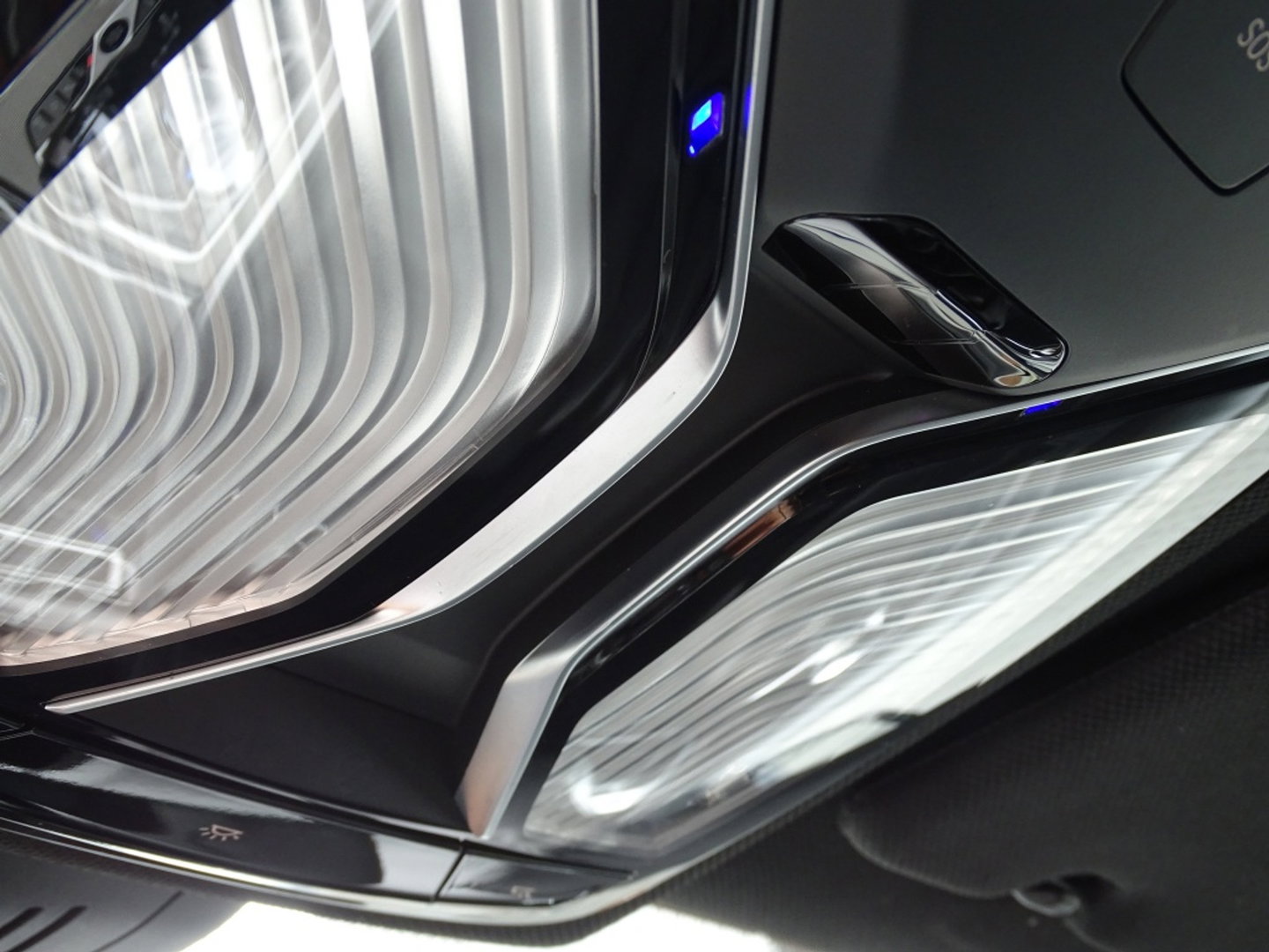 BMW 8 Serie 840i 341PK M-Sport / Individual / carbon / head-up / 360°